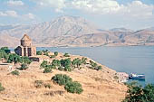 Akdamar island, church of the Holy Cross 